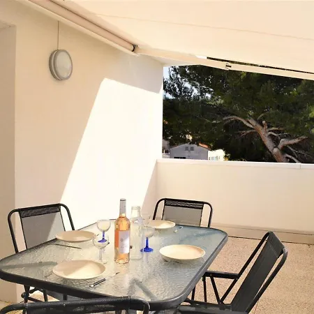 Moderne Avec Terrasse, Parking Et Clim Au Lavandou - 4 Couchages - Fr-1-251-122 Apartment